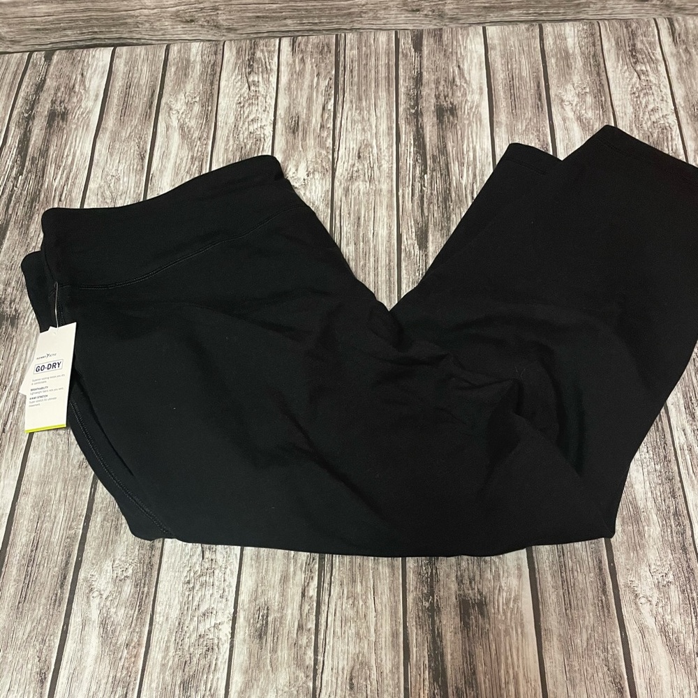 NWT 2x plus yoga capri pants Old Navy Go Dry Capri